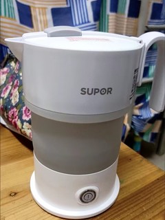苏泊尔（SUPOR）电热水壶0.6L便携式烧水壶食品级硅胶折叠电水壶 出差旅行开水壶 SW-06J007
