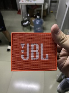 不想错过任何声音，JBL 蓝牙音箱让你随时随地享受音乐!