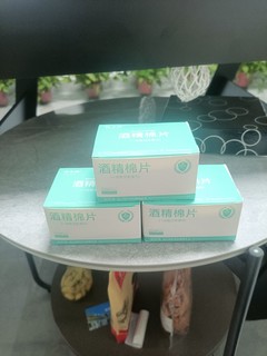 家里常备75度一次性酒精棉片