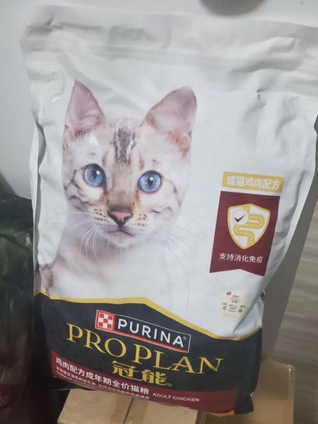 家里猫咪吃的冠能猫粮