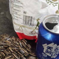 奶啤配瓜子，越吃越香