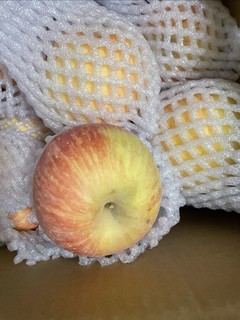 今年第三种红富士苹果开箱：品质优良营养丰富