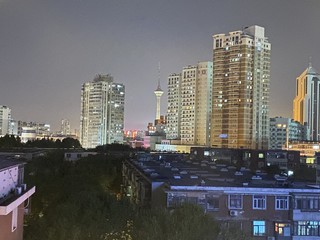 丽枫酒店天津海光寺店，晚上可以看到天塔