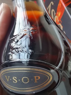 轩尼诗VSOP，晚饭后喝两口，开心一整晚