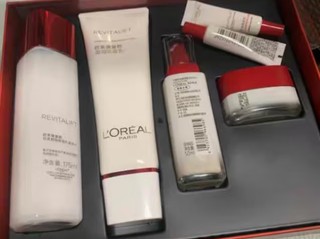 欧莱雅（L'OREAL）套装抗皱紧致护肤礼盒化妆品水乳补水保湿淡纹送妈妈送女友礼物 复颜抗皱礼盒7件套