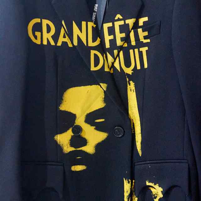 Raf Simons 大衣来袭，让你在秋冬季成为焦点