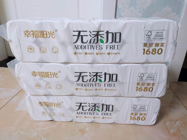 价格超级合适的1680g的幸福阳光卷纸，三提走起，合到15.9元一提