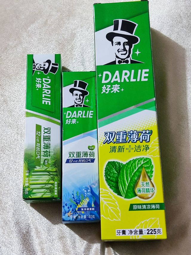 薄荷味牙膏，口气持久清新