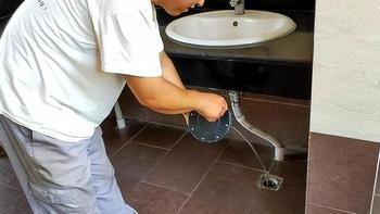 洗碗池下水“越来越慢”，别用热水冲，办法简单，不用多花钱