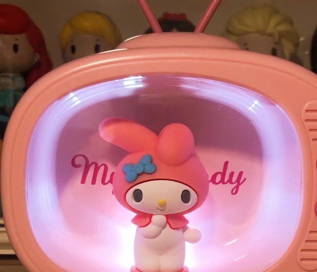 你以为这只是一个摆设小电视吗？不不不～其实是一盏小夜灯！