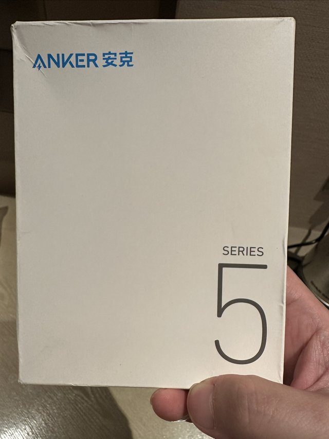 Anker自带线充电宝