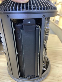 苹果最具艺术品的设计：mac pro俗称垃圾桶，拆解换硬盘