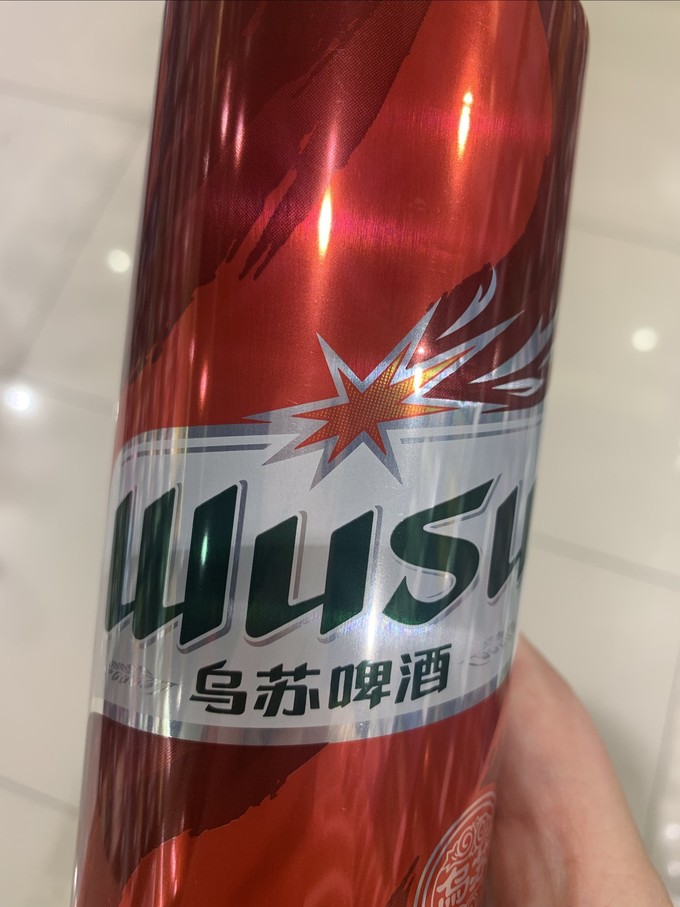 一箱子乌苏啤酒图片图片