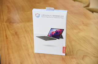 不用单独充电，手感极佳的联想小新Pad Pro 12.7配套磁吸键盘及支架