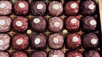 ￼￼费列罗（FERRERO）榛果威化黑巧巧克力制品 喜糖零食节日礼物 24粒
