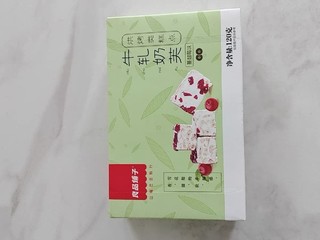 良品铺子牛扎奶芙，香甜美味很解馋！