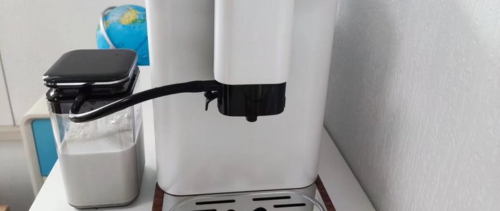 小家电 篇十二：柏翠家用办公室研磨一体自动打奶泡超大彩屏意式全自动咖啡机PE3101开箱测评