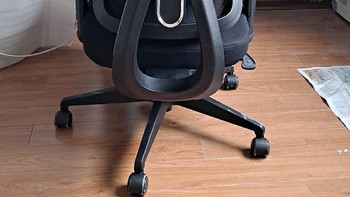 买了个黑白调P5人体工学椅