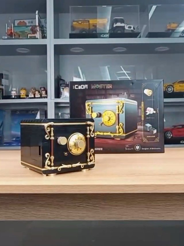 双鹰咔嗒机械密码保险箱积木