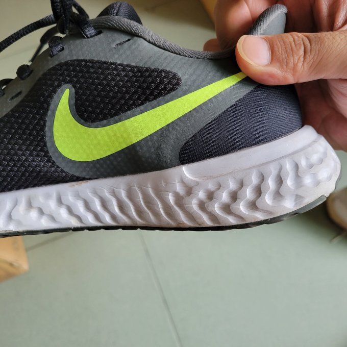 耐克revolution5周年测一双更适合通勤而非跑步的颜值系跑鞋
