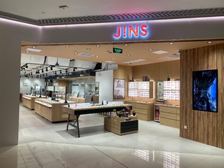 JINS 睛姿门店代金券，近视眼镜框架配镜片通用，仅需 549 抵 700!