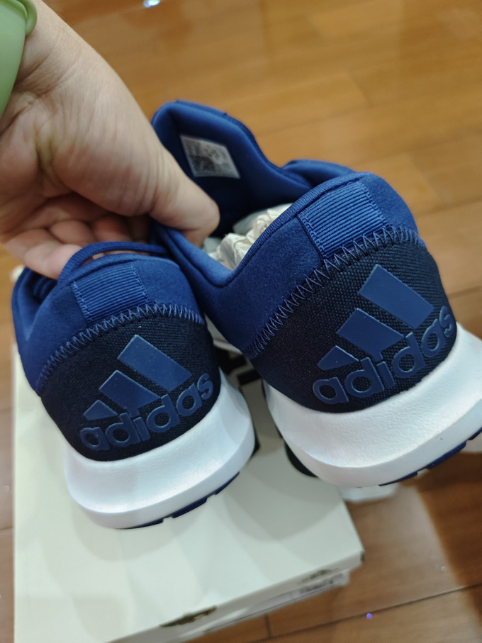 70块的阿迪鞋不错