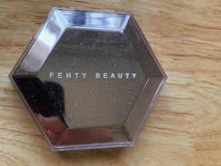 Fenty Beauty钻石高光