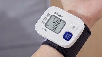 欧姆龙OMRON手腕式电子血压计——轻巧便携，随时监测健康