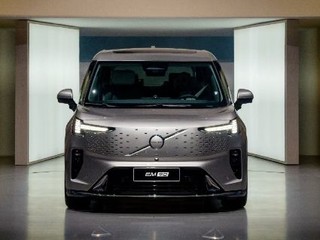 80 多万买沃尔沃 mpv？网友：不如买奔驰 glc!