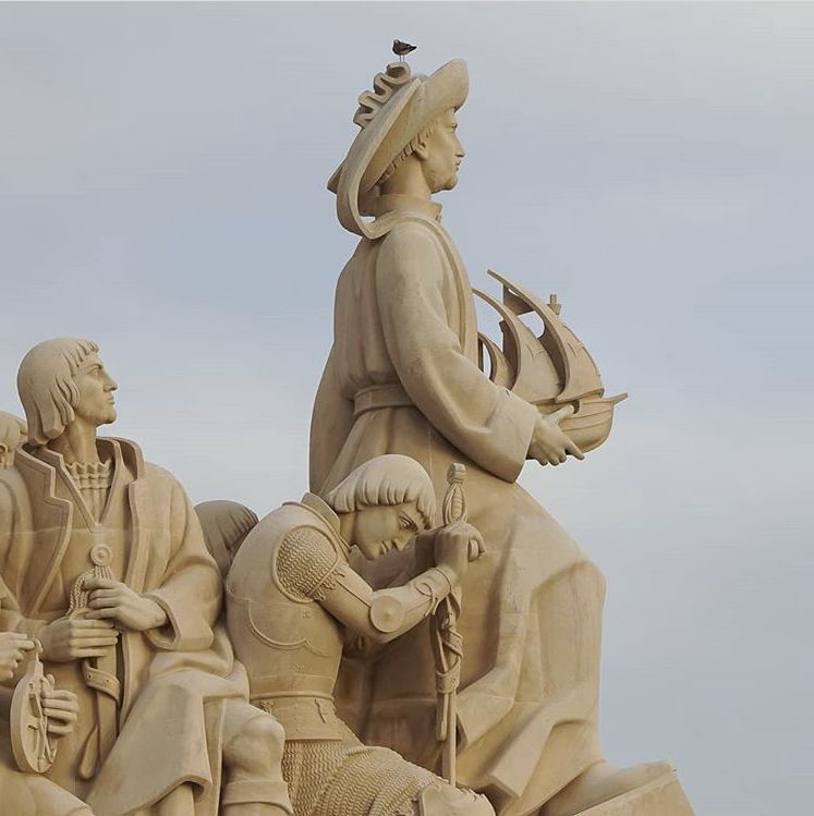 葡萄牙恩里克王子塑像，位列发现者纪念碑之首