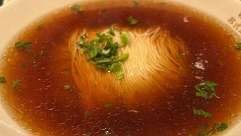 食品饮料 篇六十九：体验松鹤楼，苏氏面条真好吃，白汤清澈见底，酱油面也是一绝。