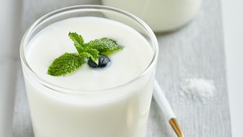 「酸牛奶」不为人知的健康益处 | 一杯奶更健康？