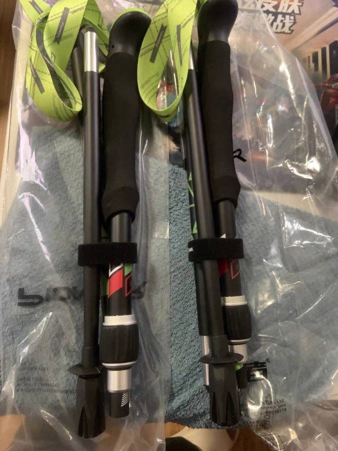 开拓者登山杖轻盈如风稳健如山