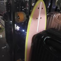 菠萝君滑板。