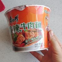 康师傅方便面 整箱装 老坛酸菜牛肉面85g*12泡面桶装 早餐速食