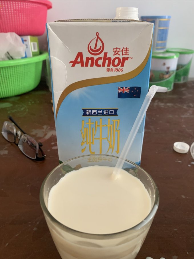 "醇香晨曦,新西兰草饲精华——安佳全脂纯牛奶,3.