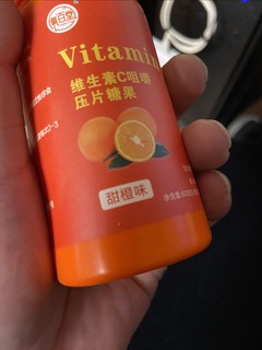 吃维生素 C咀嚼片，多一些健康生活