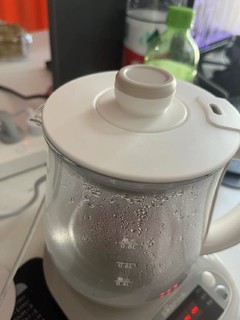 因为公司没有热水喝，导致自己买了一个水壶