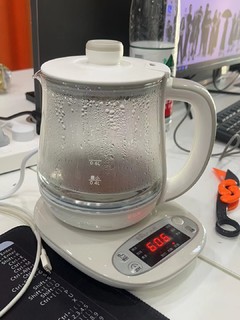 因为公司没有热水喝，导致自己买了一个水壶