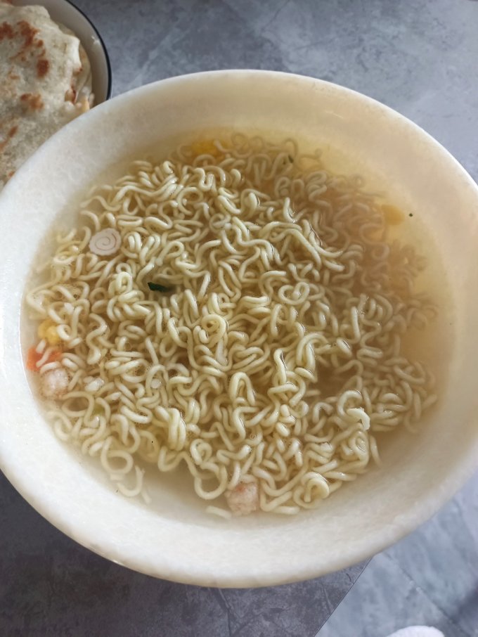 康师傅鲜虾鱼板面,清爽鲜滋味90