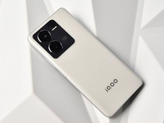 超长续航5g手机比上次发布低13%商品好评率97%￥1499去购买vivo iqoo