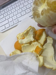 下午茶时间，搞个公司发的橙子，还不错