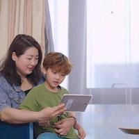 专家呼吁:家长应承担起数字时代家庭教育新责任