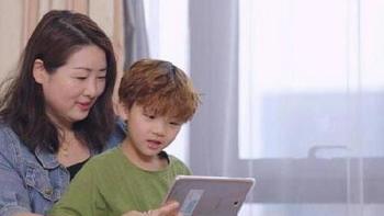 专家呼吁:家长应承担起数字时代家庭教育新责任