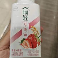 伊利畅轻 0添加燕麦草莓口味酸奶