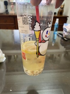 吃完早餐后来了一杯柠檬水，太棒啦