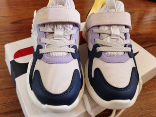 母婴童装 篇六：时尚舒适，鸿星尔克童鞋引领儿童鞋类潮流