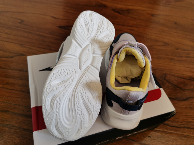 母婴童装篇六时尚舒适鸿星尔克童鞋引领儿童鞋类潮流