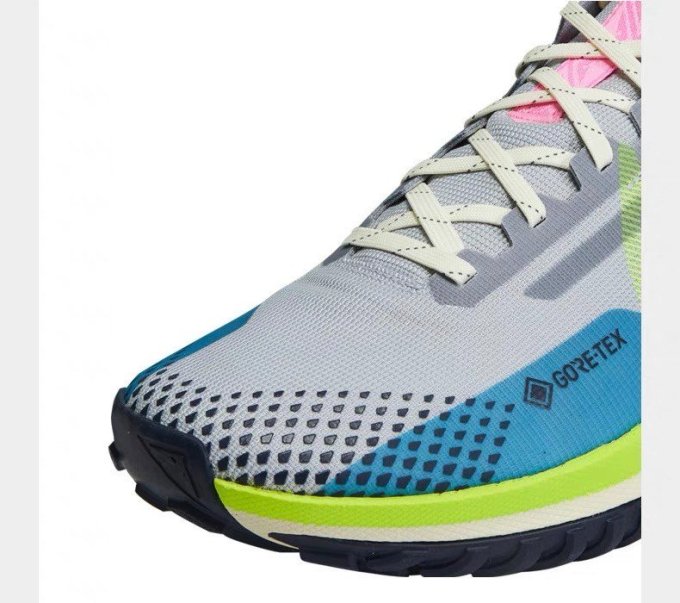 耐克跑鞋怎么样 耐克nike react pegasus经典跑步鞋——舒适耐用的