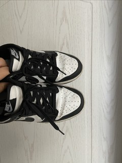 运动必备的Nike dunk时尚休闲运动鞋。